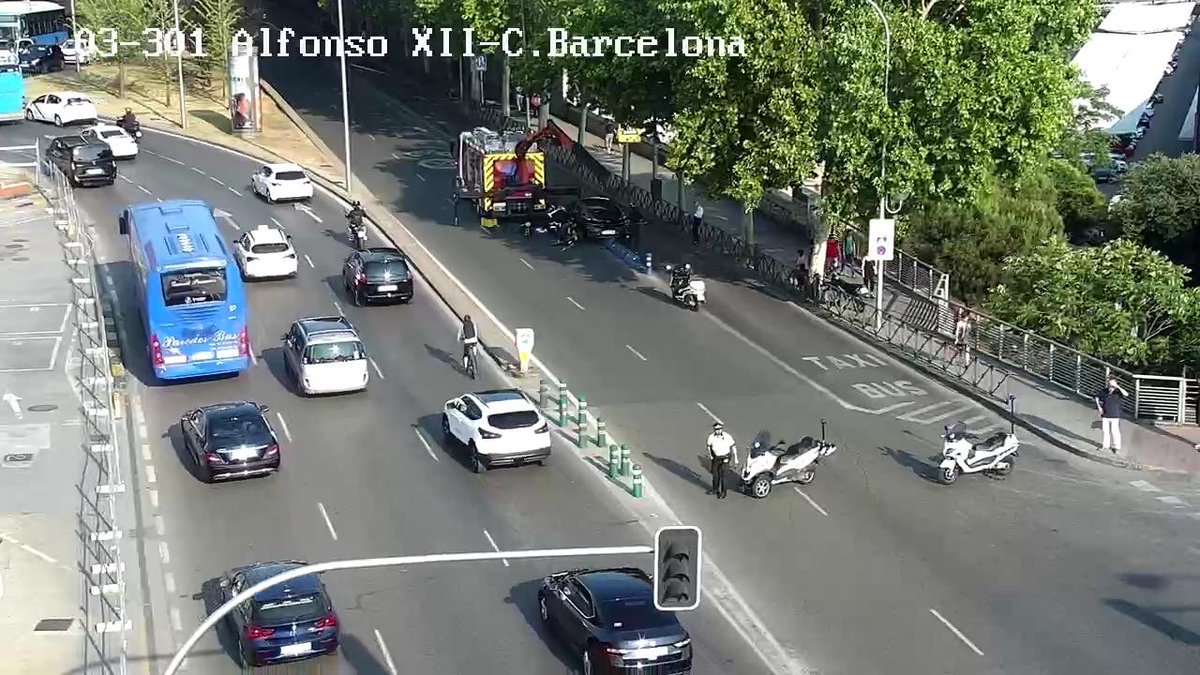 cgm_madrid's tweet photo. ⚠️ Se ha producido un accidente en la avenida Ciudad de Barcelona con el paseo de la Infanta Isabel. Ha sido cortado 🚧 totalmente en sentido calle del Doctor Esquerdo. https://t.co/P7HZYw4NSd