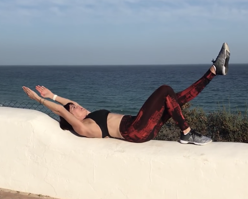 mo_hagan's tweet photo. Mo's Moves June 2019: Combo Crunch for Sizzling Abs
A toned stomach is all about working the core, and not just the abdominal muscles. Get the latest tips from my June MO Moves ➡️ https://t.co/BVT4faBln7
#abs #sizzlingabs #momoves #ldnont @mo_hagan #fitness #goals https://t.co/rcDFYSHdeo