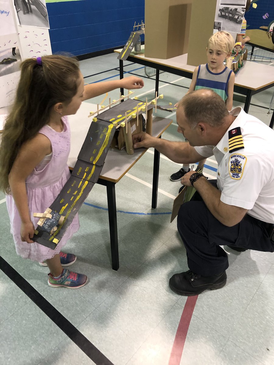 Les élèves ont travaillé très fort pendant deux mois et les ponts sont construits! Je ne pourrais pas être plus fière d’eux :) <a href="/LisaSamrai/">Lisa Samrai</a> <a href="/smbmerrickville/">SMB</a>