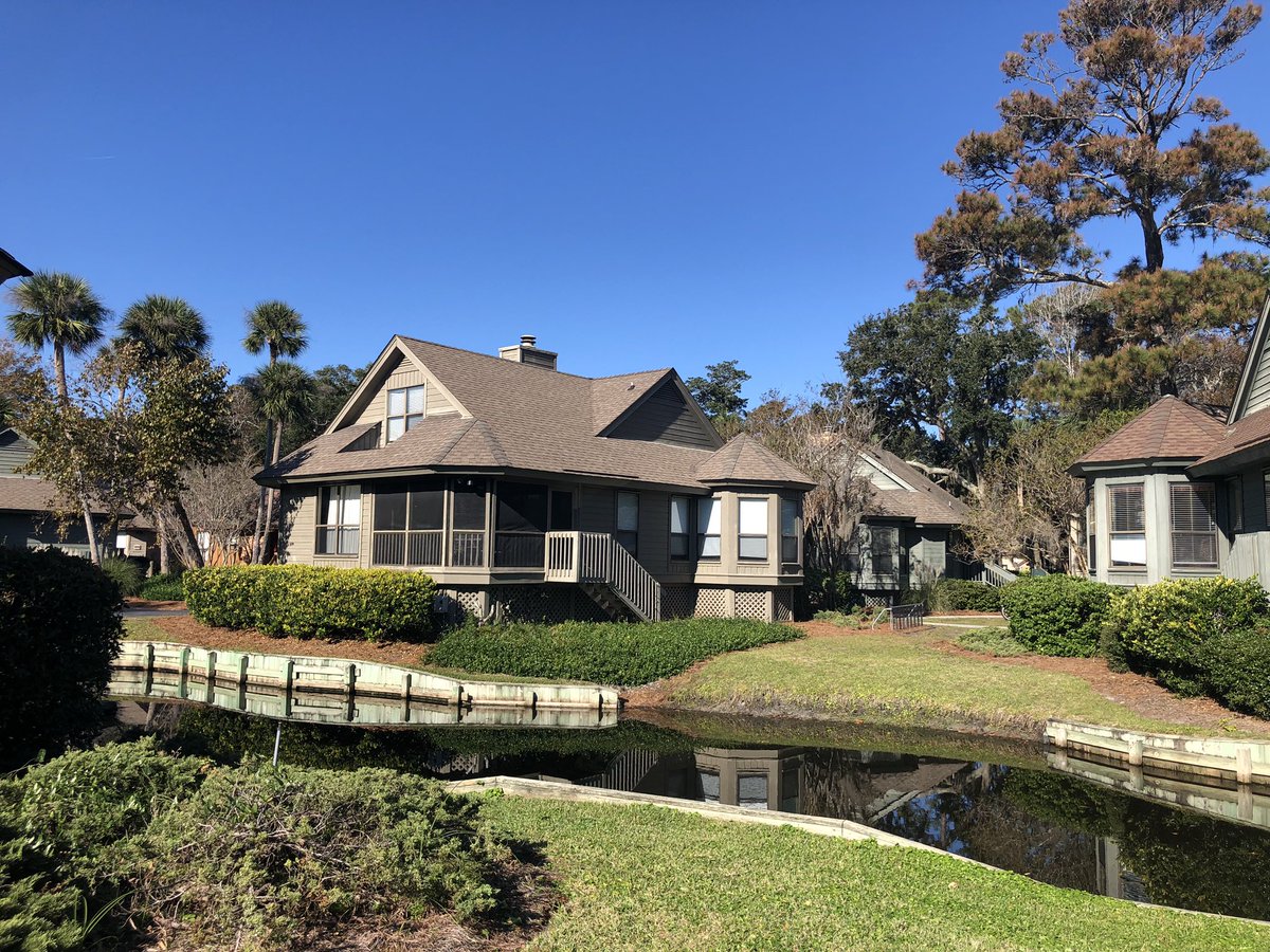 PortOCallHHI's tweet photo. Summer has kicked off strong! We have had gorgeous weather and incredible guests! We are really enjoying everyone who has come to stay at Port O’ Call! When will you be here? #portocall #hiltonhead #summer #vacation #palmeraresorts https://t.co/29tsHpXXNq