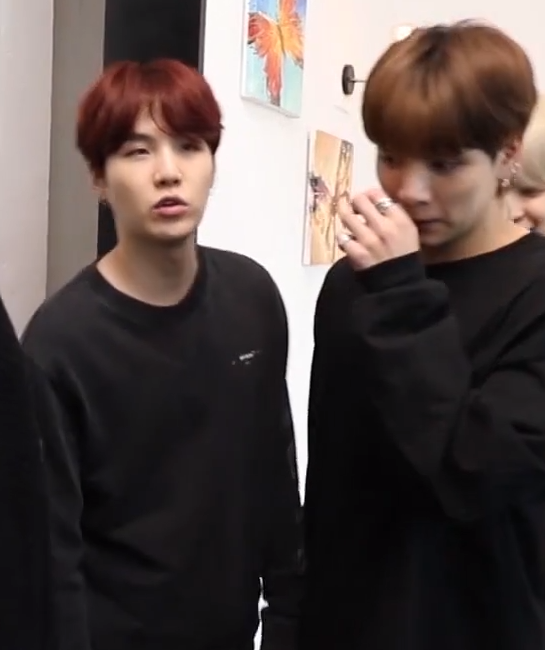 Honey06_13's tweet photo. Yoonkook's Hands: *are slightly close together*

Me: "THEY WANT TO HOLD HANDS!  LET THEM!"

#Run74 https://t.co/7lHlJA9yEl