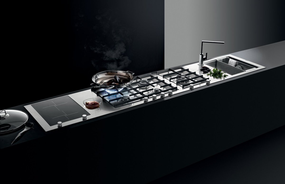B_Free Fusion allows you to fully personalise the work surface by equipping it with features that best suit your specific requirements. The result is a single, built-in steel work surface, integrating all of the functions you need. The finishes can also be personalised.