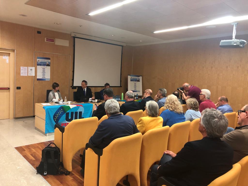 ADerinaldis's tweet photo. Trieste - La città degli anziani.
'La piazza rappresenta la speranza e l' alternativa alla rassegnazione. Agire in mobilitazione diffusa'. https://t.co/aeQY2siWVM