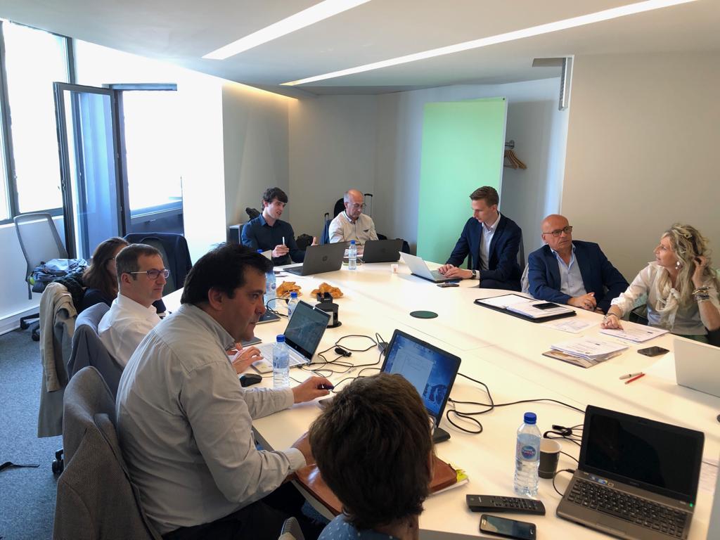 AmueblaCoop's tweet photo. Nos encontramos en @_FCBA, Centro Tecnológico de la Madera y el Mobiliario francés, en la 2º reunión del consorcio del proyecto #ErasmusPlus #EASIMSproject, donde seguimos trabajando en el desarrollo del curso online en sistemas de gestión integrada para empresas del mueble. https://t.co/kOiTfBbCoG