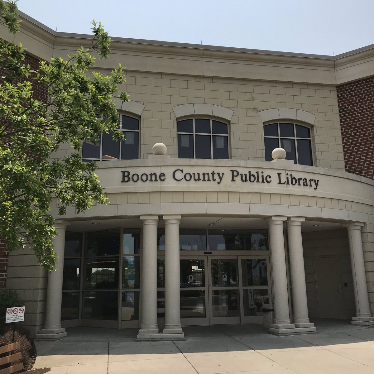 Steely_Library's tweet photo. We had a great time hanging with our friends at @boonelibrary yesterday... Continuing education with the “Legal Reference Service and Sources” workshop was fun!

Thanks to Jane Underwood and Tom Heard of @NKUChaseLaw for the information!

#NKU #SteelyLibrary #ContinuingEducation https://t.co/swfXRfKHY3