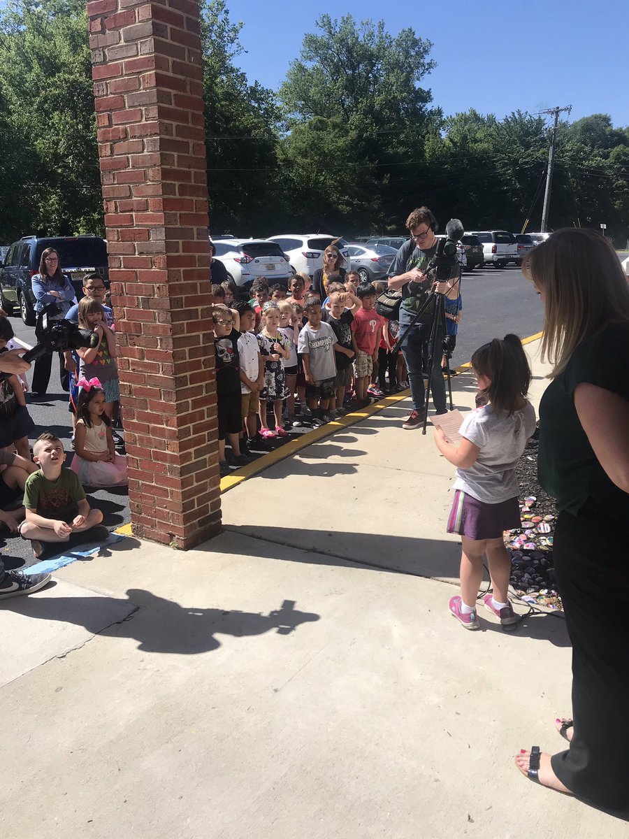JaniceCirone's tweet photo. ⭐️Grand Opening⭐️of The Little Free Library at Oakview Elementary School! Open now to all members of the WD community📚Another coming soon at Red Bank School...#thankyouRotary #partnersinliteracy #ovreads @OVELEM @zlatkink https://t.co/0ZHSvsOzNt