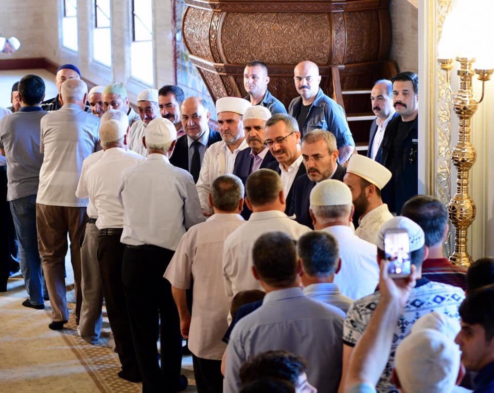 yramazanoglu's tweet photo. Bugün Bayram namazını Kahramanmaraş’ta Abdülhamit Han Camii’nde kıldık.Tüm hemşerilerimin ve dostlarımızın Ramazan Bayramını tebrik ederim. @AKParti_KMaras https://t.co/EH3CoS9rF3
