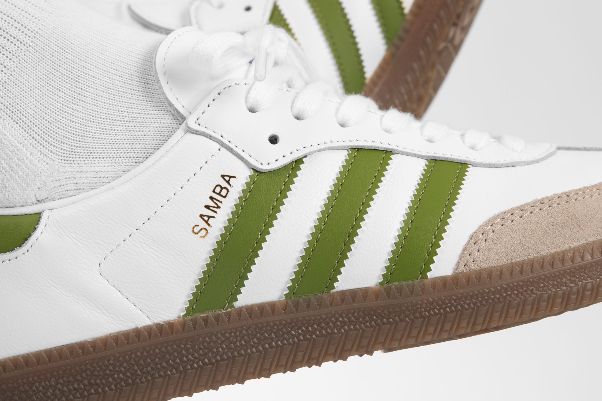 Adidas Samba OG in White/Tech Olive 