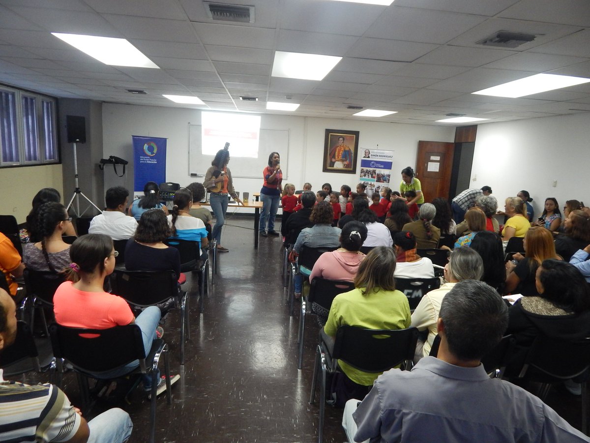 cen_araguaney's tweet photo. #Niñas y Niños de la coral CEINS Leoncio Martínez del 23 de Enero, #ENGALAN  #CENAMEC SEMINARIO  INVESTIGACIÓN ACCIÓN, PARTICIPATIVA Y TRANSFORMADORA EN LA FORMACIÓN DOCENTE DE LA MICROMISIÓN SIMÓN RODRÍGUEZ https://t.co/vRn7jfPuV7