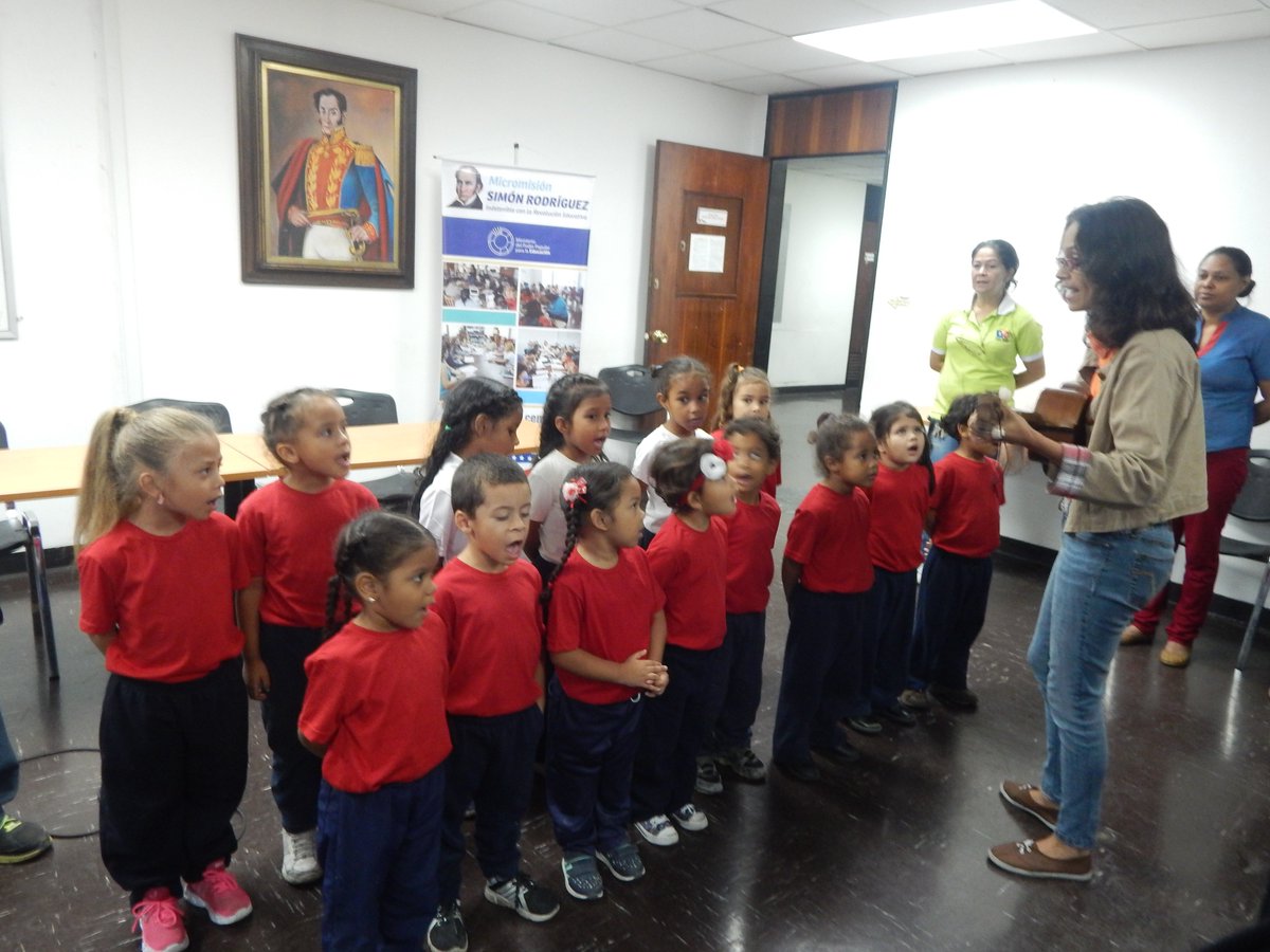 cen_araguaney's tweet photo. #Niñas y Niños de la coral CEINS Leoncio Martínez del 23 de Enero, #ENGALAN  #CENAMEC SEMINARIO  INVESTIGACIÓN ACCIÓN, PARTICIPATIVA Y TRANSFORMADORA EN LA FORMACIÓN DOCENTE DE LA MICROMISIÓN SIMÓN RODRÍGUEZ https://t.co/vRn7jfPuV7