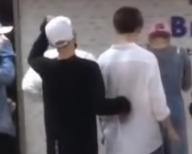 Honey06_13's tweet photo. During #Run74, they had to run off-camera.  When they came back, Jungkook was right in front of Yoongi, and I noticed that Yoongi's hand was up a little, like he had been touching Jungkook's lower back, like how he did in Baepsae Dance Practice . . .

#Yoonkook #Sugakookie https://t.co/yAZZrnlHER