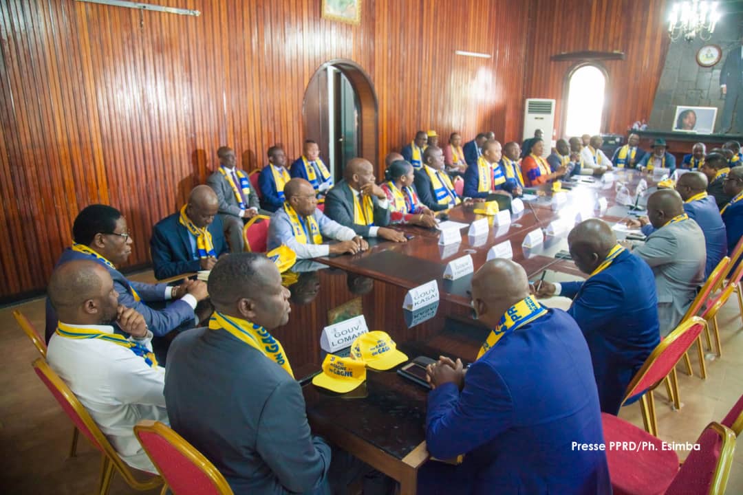 ShongoPatrick's tweet photo. #RdcÉchoPolitique: le SP @EmmanuelShadary a au nom du président National du @pprdofficiel @drcJosephKabila félicité les gouverneurs pprd pour leurs élections et les a exhorté de tenir compte de l'équilibre géopolitique dans la formation de leurs gouvernements provinciaux. #JKK https://t.co/MwxVwXySxQ