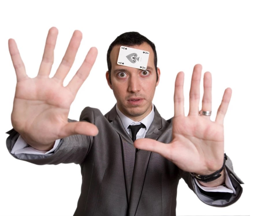 LiveMagicBattle's tweet image. Our judges are 
@Stephen_Barry - Multi-award winning magician with over 20 years in @MagicCircleHQ. He has performed on Channel 5 &amp;amp; CBBC.
@michgooch - Former radio presenter &amp;amp; journalist who knows good entertainment, he's also a magic fanatic