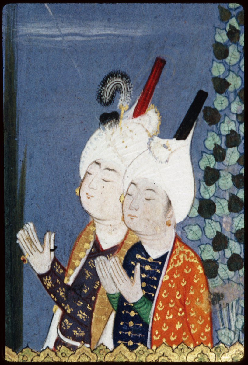 Take, for example, this lovely detail of men reciting prayers for the end of Ramadan. We can see their rings (a fashionable archer's ring as well as a more bejeweled one), the patterns on their garments, and the plumes on their hats with great clarity, and even the gold border