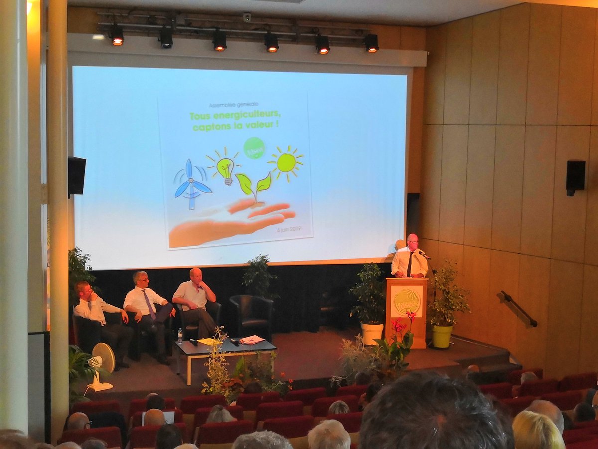 ThierryMiquet's tweet photo. Ag de la #fdsea10, rapport moral du President @hospital_joel. Journée axée sur la #communication #energiculture #territoires https://t.co/7VYAimZcXG