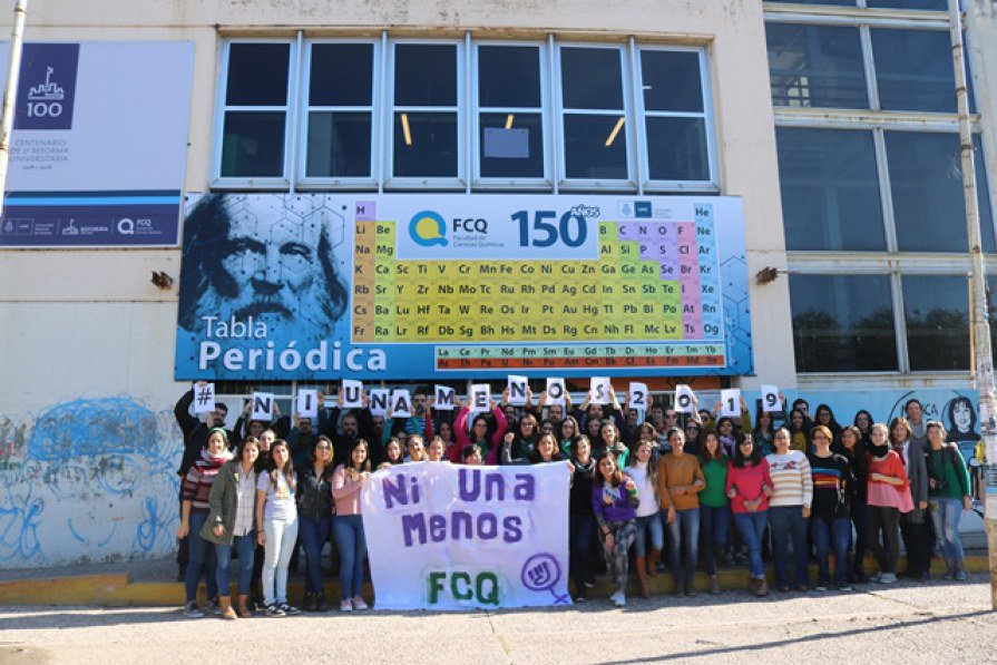 fcqoficial's tweet photo. 💜#ComunidadFCQ | Integrantes de #FCQUNC realizaron una foto colectiva en apoyo a la convocatoria #NiUnamenos Córdoba 💪#CifegFCQ 👉https://t.co/C0AUsGjngY https://t.co/gRA5tPOnG8