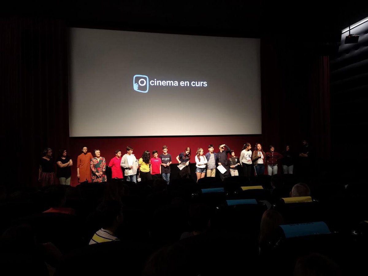 ietrinitatnova's tweet photo. Avui hem tingut l'honor de presentar a @filmotecacat el nostre documental "Veïns de la Trini" realitzat en el marc del programa #CinemaEnCurs d'@abaoaqu_ ☝️ la setmana que ve el presentarem al barri. ⭐️"Vinguem d'on vinguem, tots som veïns de la Trini"����🏢🏡 #trinitatnova https://t.co/ctOVQXypzn