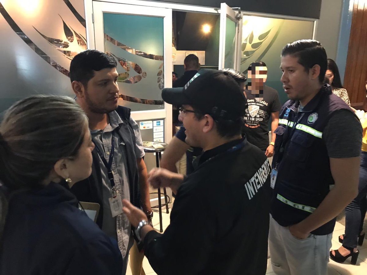 manta_alcaldia's tweet photo. ¡Con mano firme!

Realizamos un operativo en conjunto con la comisaría de Ambiente, Turismo y Policía  Nacional, donde se procedió a cerrar durante el fin de semana 5 locales de diversión nocturna ubicados en la #Avenida24, #FlavioReyes y #PiedraLarga, https://t.co/m6NHKwqxsW