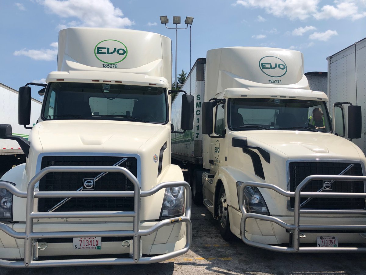 evotransinc's tweet photo. Lined up and ready to go! 😆 #trucking #oneevo https://t.co/cl6q5OIAQL