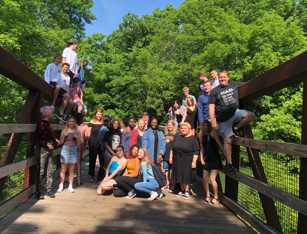 LomboTonka's tweet photo. Final day for the Class of โ19! Time to hit the bridge on this beautiful day! #congrats #timetograduate #crimsonpride https://t.co/AGaAPjst4p