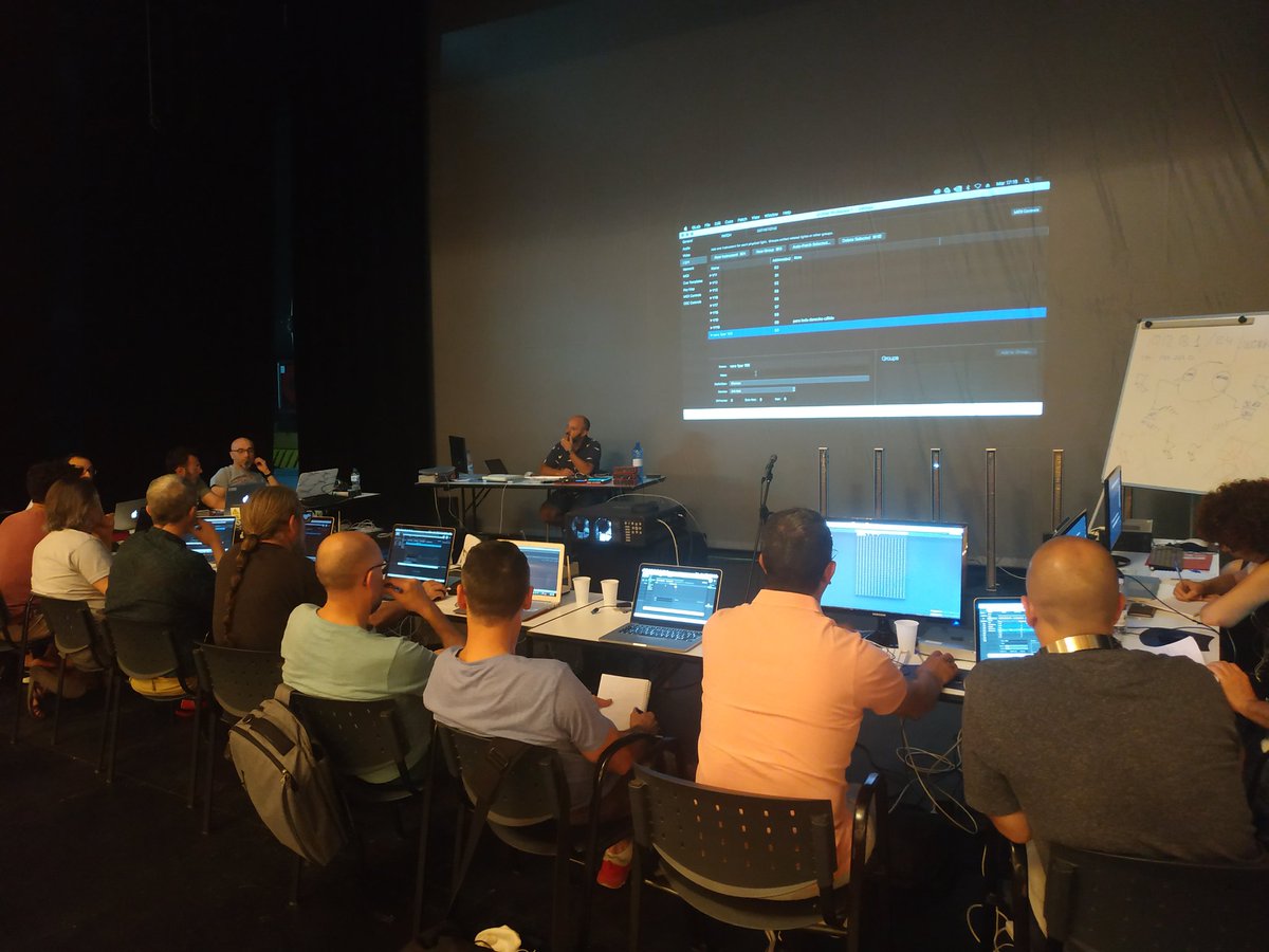 LaRed_deTeatros's tweet photo. Curso Intensivo #QLAB4
Mariano García, compositor musical y técnico de sonido para el @Teatro_Real, @centrodramatico o el @TeatroMarquinal, explica durante cinco días la creación de un proyecto escénico global gestionado desde QLab.
#EscuelaDeVerano2019 https://t.co/RFEnEh3qGm