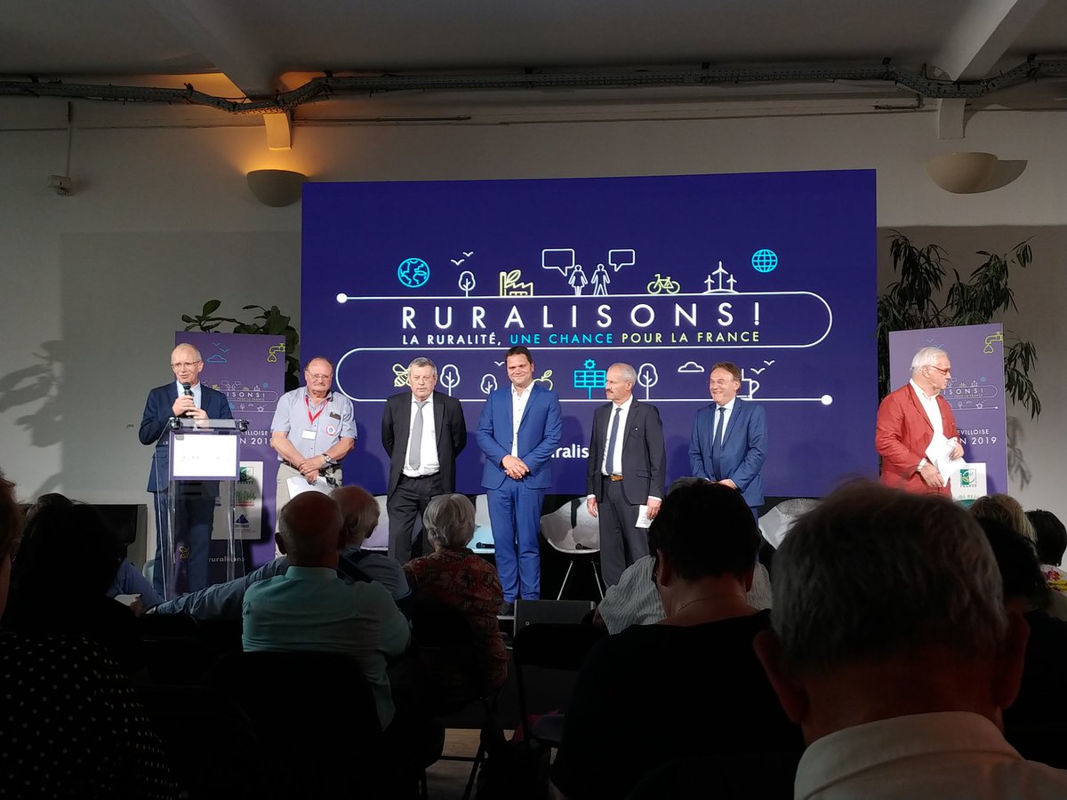 3 propositions pour <a href="/FamillesRurales/">Familles Rurales</a> dans le cadre du #ParlementRural : la couverture numérique haut-débit sur tout le territoire, développer des espaces de télétravail et des #tierslieux et des espaces de #mediation numérique.