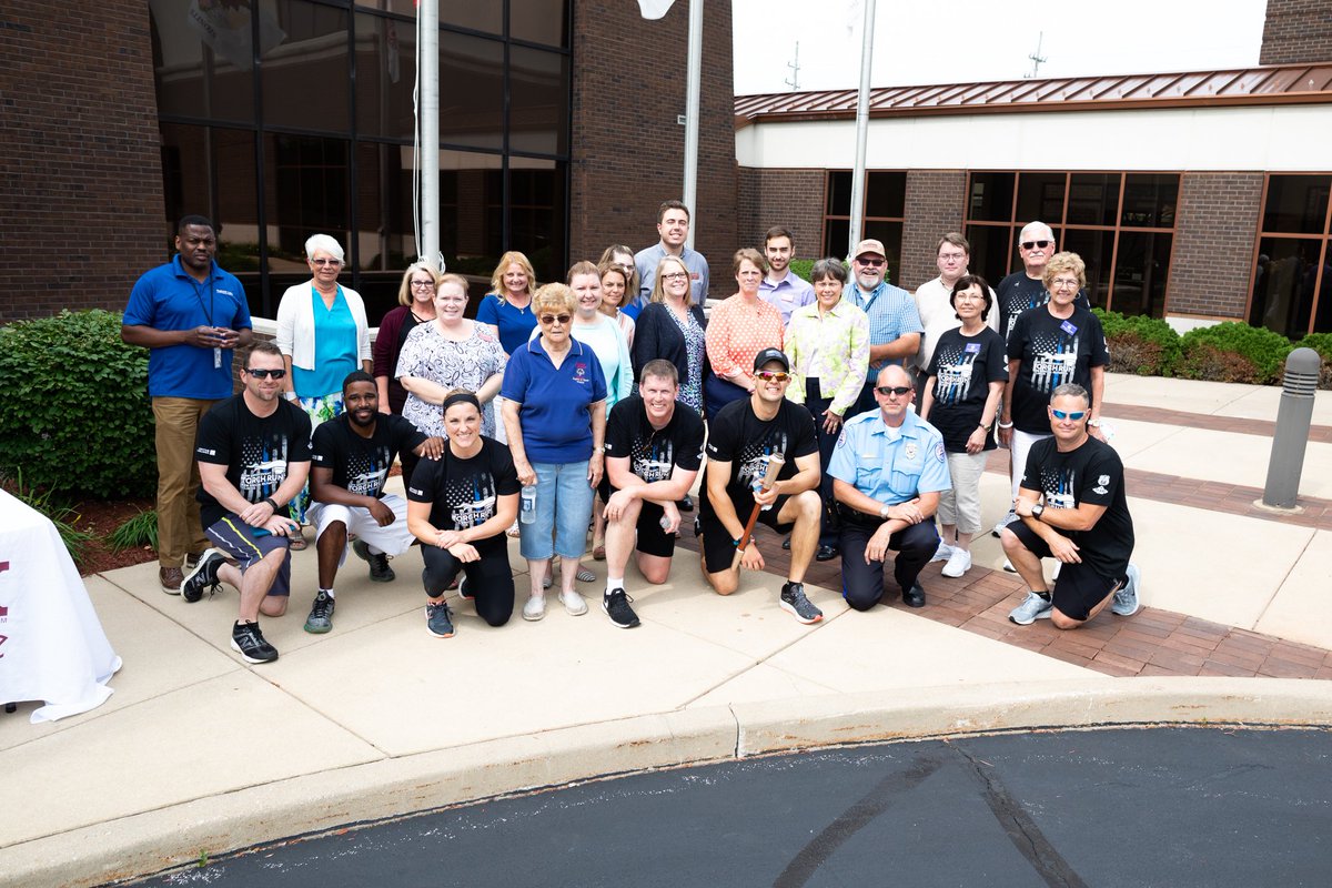 The Annual Law Enforcement Torch Run benefiting <a href="/SO_Illinois/">Special Olympics Illinois</a> stopped at <a href="/4thebank/">Busey Bank</a> Main Office on Monday afternoon. The torch runners, comprised of officers from the Edwardsville Police Department were greeted by bank employees as they entered TheBANK’s parking lot.