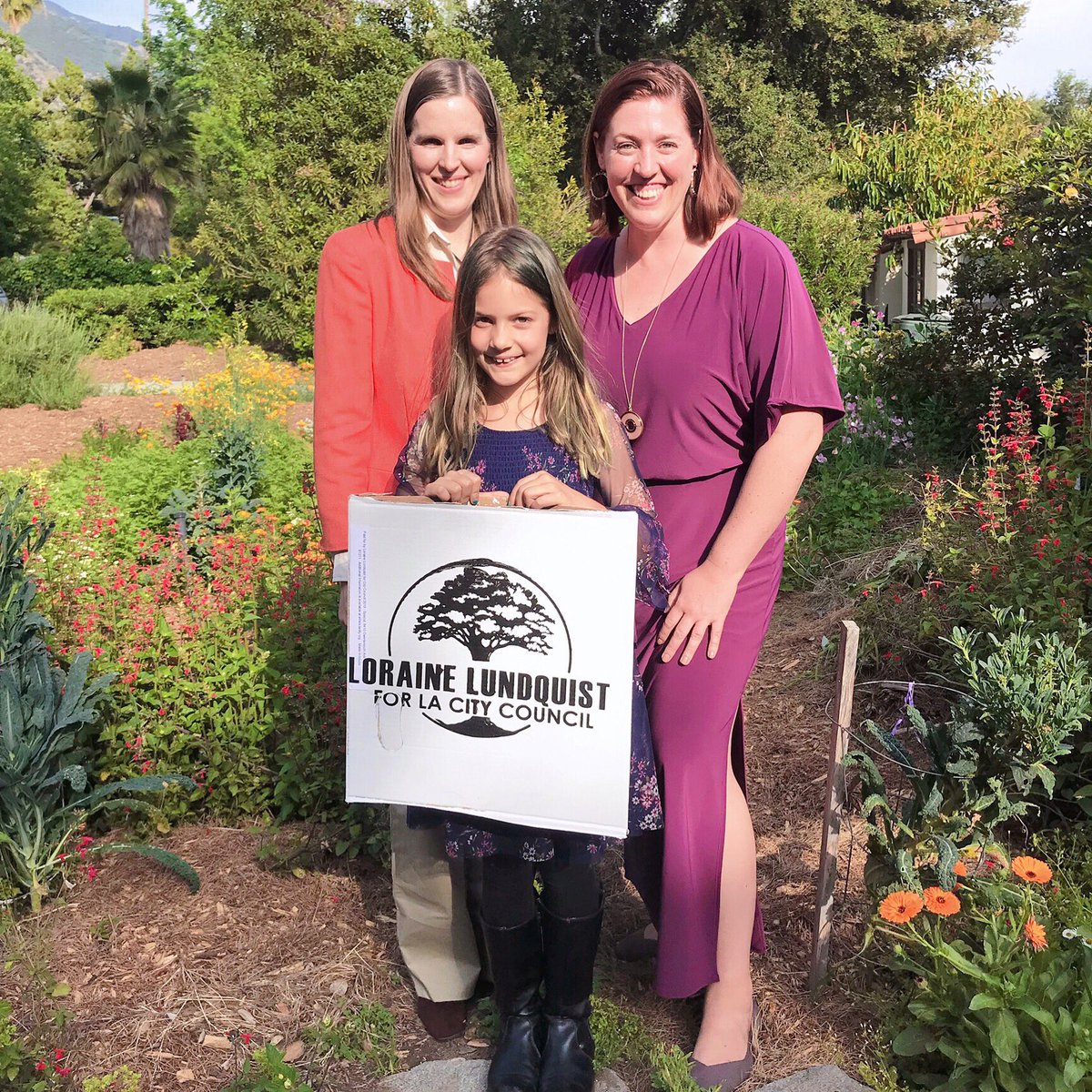 STEMinistTracy's tweet photo. Vote TODAY for my friend, fellow #STEMinist and @NWPCCA endorsed candidate Loraine Lundquist for City Council in the District 12 special election!

@LoraineForLA is an astrophysicist turned sustainability professor and environmental champion. We need her on the council! https://t.co/10TZknXFE7