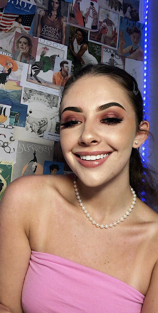 ch_xrlotte's tweet photo. @maddieruthh has incredible makeup skills and i’m gonna show em off wherever i can :)))) https://t.co/as6J92D2v0