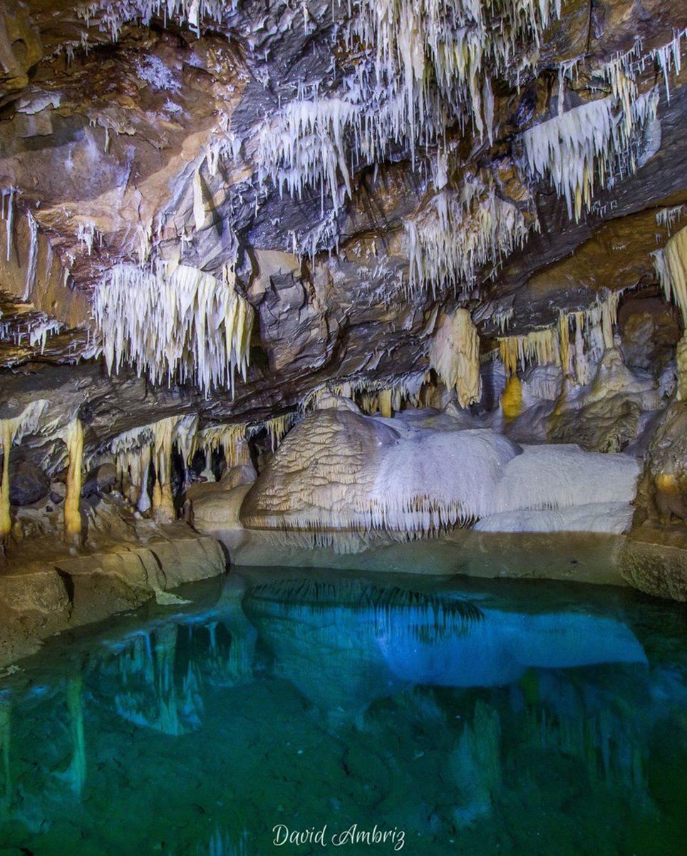 interior de las grutas karmidas