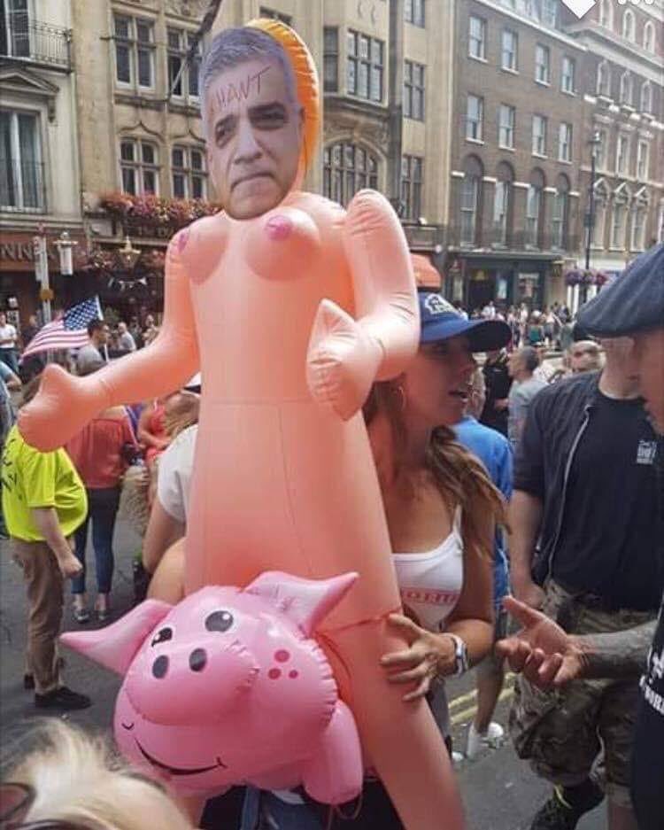 Geezajay2013's tweet photo. Sadiq Khan is apparently furious at this image.

RETWEET IT EVERYWHERE! https://t.co/LeXlEqiVlO