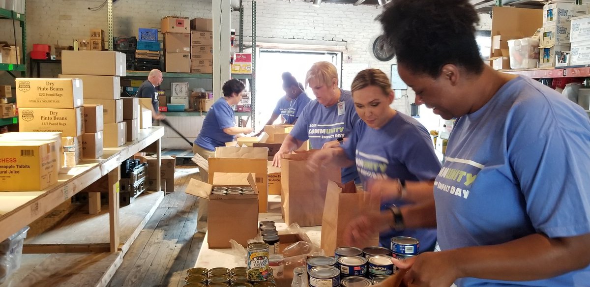 CowetaSchools's tweet photo. Coweta Schools principals, assistant principals and administrators wash Newnan police cars, build food bags at Bridging the Gap, and clean up downtown Newnan planters as a part of a "2019 Community Impact Day" Tuesday. https://t.co/Dzd7eGp89i
