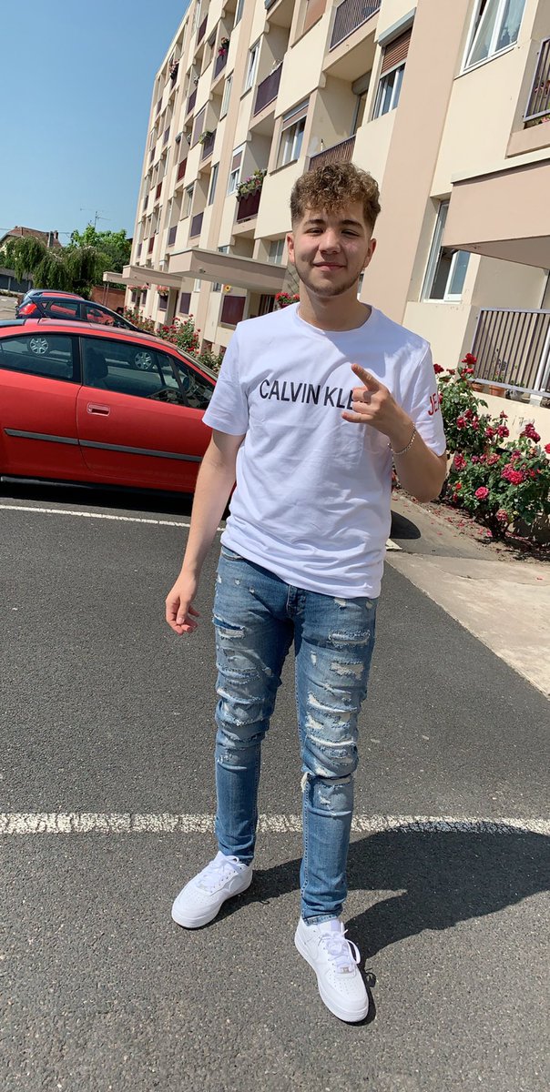 BatFlunch tweet media