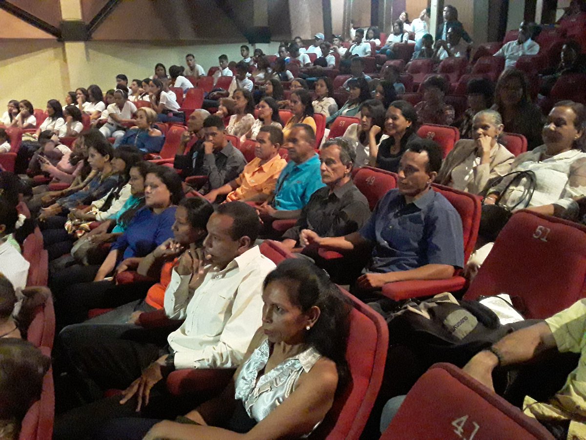 GCNucleoSucre's tweet photo. Hoy #4Junio, Comunidad @unefista7 del @GCNucleoSucre asiste a la I Mañana Cultural en el Teatro Luis Mariano Rivera con el propósito de disfrutar de la velada cargada de música, teatro y baile, resaltando una vez más los valores patrios de nuestra hermosa #Venezuela. https://t.co/H5Di8Nii6A