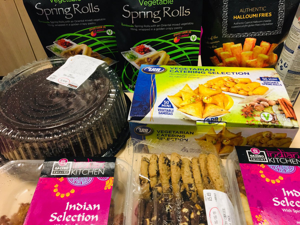 JoannaDonnella1's tweet photo. Eid is an occasion to spend time with loved ones and indulge in delicious food 🍪🥮🎂 so we are marking the occasion by inviting family to share cakes and biscuits with their loved ones ♥️🍪 #teamchesterton @NWBoroughsNHS https://t.co/BmZDQS8jrM