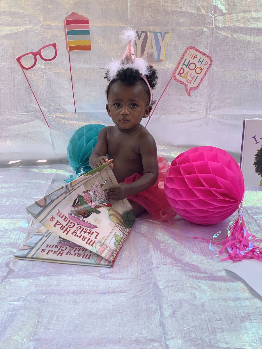 tooDayumRude's tweet image. It’s baby girls first birthday 🎂! #AuntieBaby #PrincessCharlie