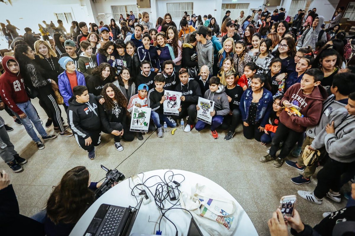 Más de la gran jornada que vivimos unos días atrás en Pilar, con el taller de #RapDigital y la presencia estelar de <a href="/DozerOficial/">Dozer</a>. Llevamos ritmo y convivencia digital para alzar la palabra de pibes y pibas, junto con <a href="/UNICEFargentina/">UNICEF ARGENTINA</a>, @ENVIONBA. Y fue una fiesta 🎉🎤🎵
