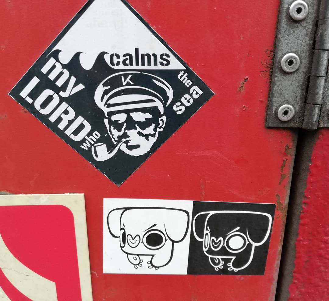 Belfast_Beyond's tweet photo. #stickers by Mufashes and Käpt'n Kalle #Belfast #streeart #belfaststreetart #northernireland #mylordwhocalmsthesea #kaptnkalle #mufashes https://t.co/UlXzqwtlY1
