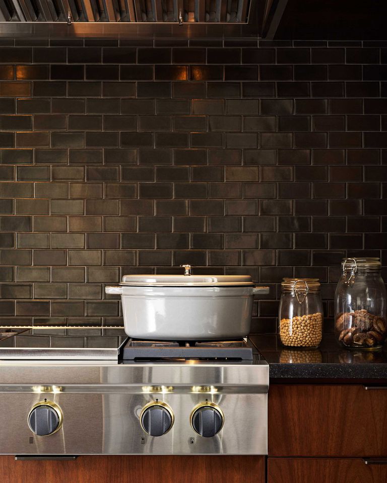 4EliteKitchens's tweet photo. Beautiful example of an amazing backsplash! #kitchens #remodel #cabinetry #homeimprovement #edmonton #sherwoodpark #bonafide #renovationfind #renovations #yeg #yyc #cabinets #backsplash https://t.co/vR9n2qsM38