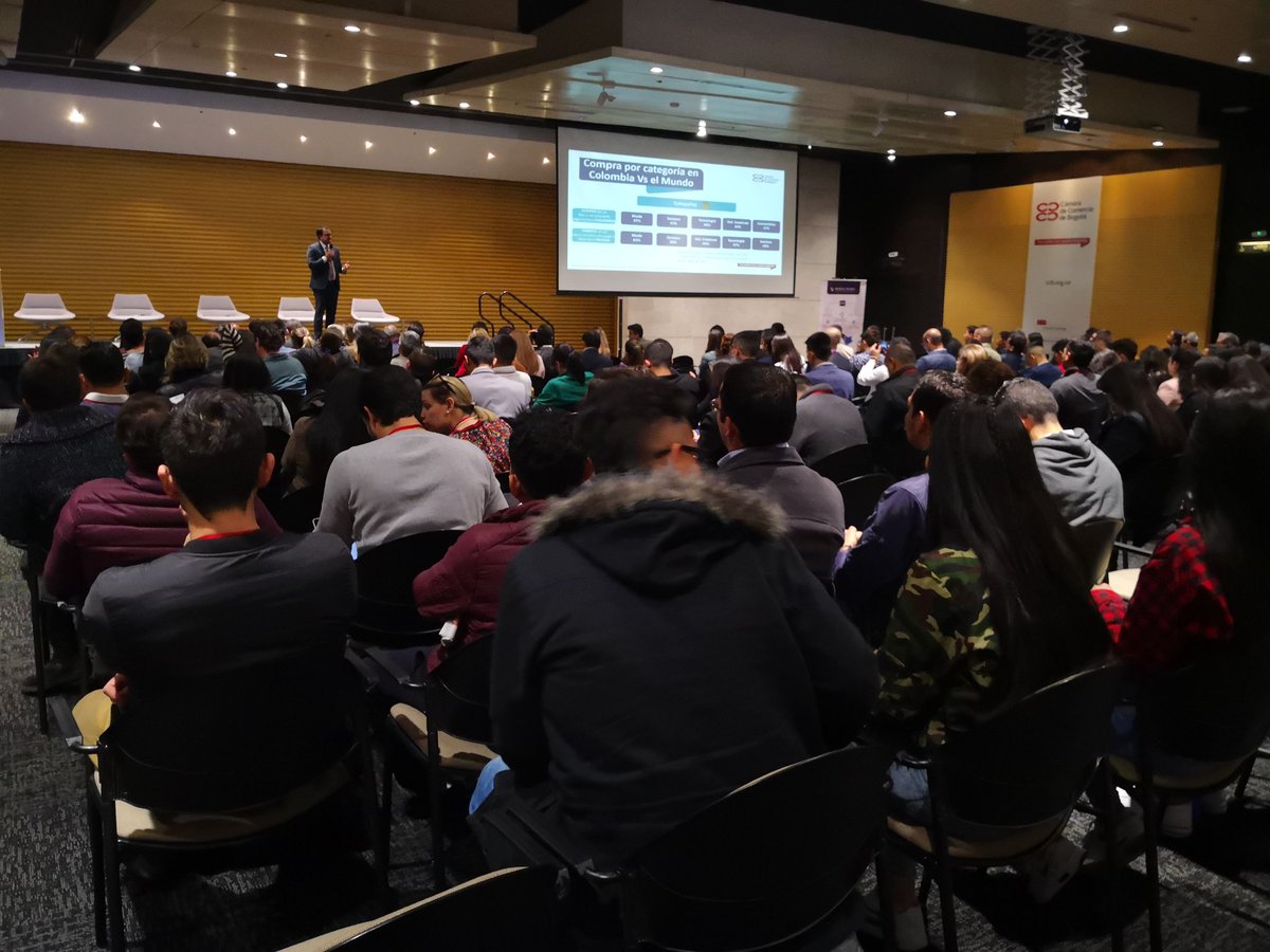 AnaldexColombia's tweet photo. #AEstaHora @JuanDaCastano habla acerca de los retos para este canal:
1. Desconocimiento logística, estrategias, mercadeo
2. Dificultades al encontrar herramientas necesarias
3. Tráfico de esas herramientas
4. Mejoramiento del marco regulatorio #EcommerceTransfronterizo https://t.co/mLdoWFkUP0