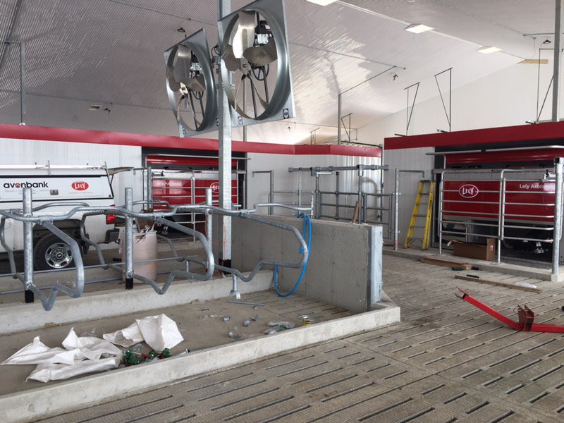 Avonbank_Ag's tweet image. Great progress is being made on another 3 robot barn! Keep up the great work guys! @Avonbank_Ag #livelifelely @DairyRobot #designinstallationservice