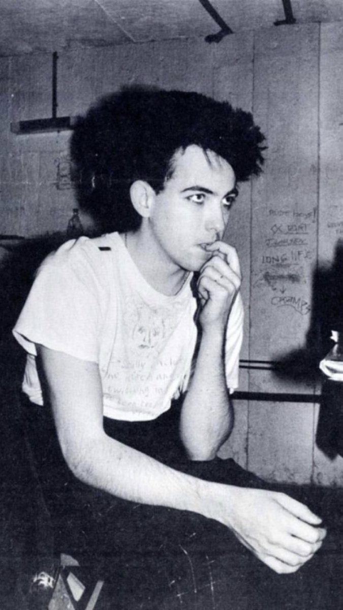 MotionlessInVi1's tweet photo. Robert Smith is living art 
#goth #gothic #robertsmith #TheCure #80s #80smusic #70sand80skidsmemories https://t.co/1dddGnjOVK