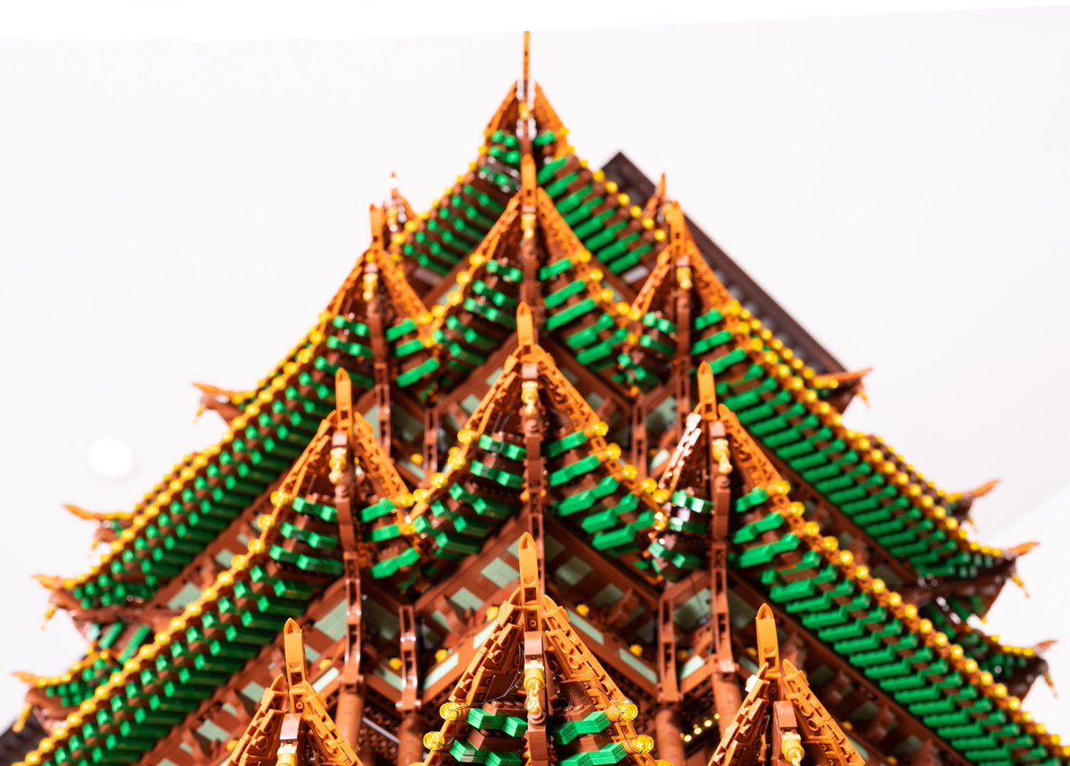 csmsc711's tweet image. 黄鹤楼
This moc is my second Chinese ancient building, with a total of 163,100 pieces of lego parts, the overall size of which is 100*100*158cm. It takes 8 months to design and 1400 hours to assemble