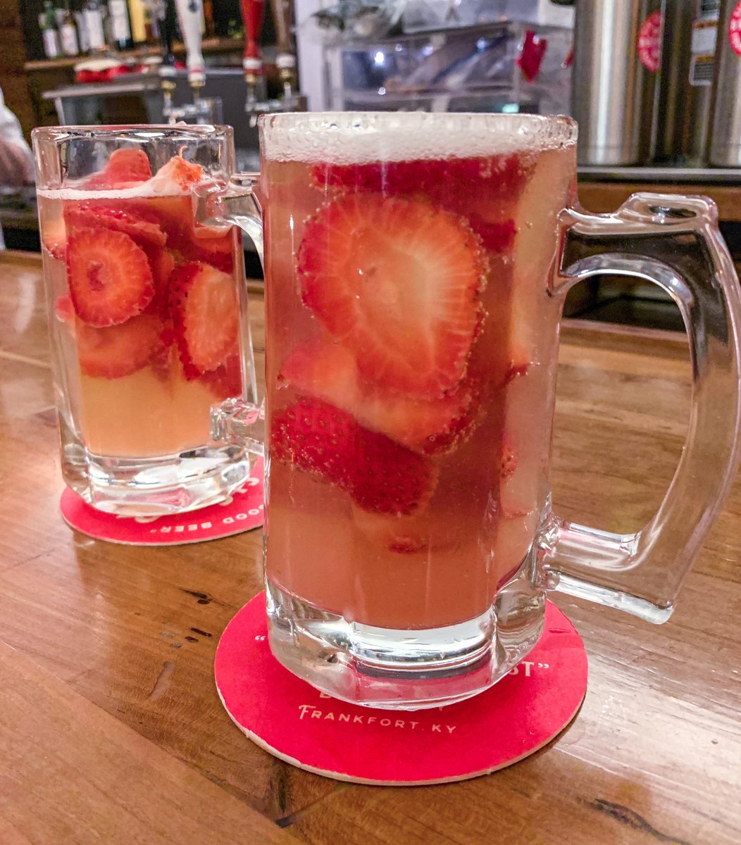 sigluscher's tweet photo. Our newest taproom creation The Sig Shady! Cool, crisp and refreshingly delicious! ๐บ๐๐
What kinds of creations have you made with your brew? ๐บ
#SigLuscher #HistoricallyGoodBeer #FrankfortKY #Beer #TuesdayTips #beeroclock https://t.co/xSZb22K0Ou