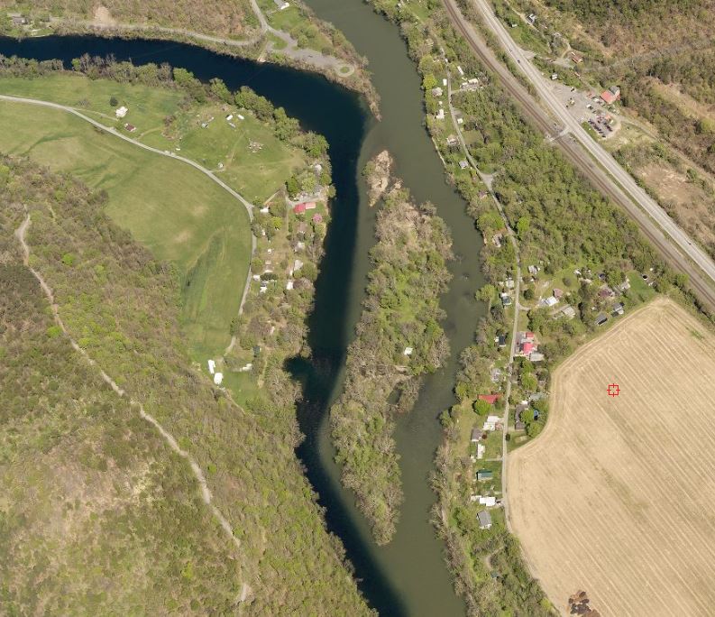 CountyMapping's tweet photo. Scanning over some new imagery we came across this photo. It shows where the Raystown Branch and Main Branch of the Juniata River converge (Point Boat Launch). Check out the separation between the two water bodies even after they meet. #Huntingdon #PA #Raystown #Hydrology https://t.co/MBf5X9Nut4