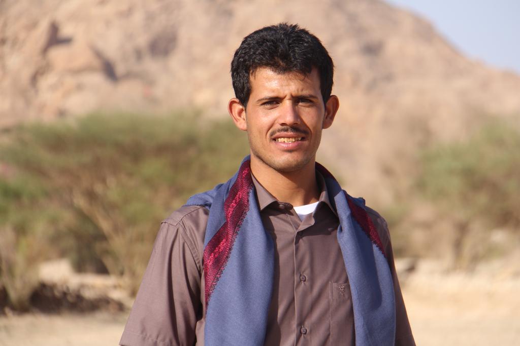 qaid_alkhalifi's tweet photo. نهنئكم بيعد الفطر المبارك من قرية باكبيرة ومن العايدين وكل عام وانتم بخير ونسأل من الله أن يعيده علينا ونحن في أمن وأمان وعافيه وستر واطمئنان 

#عيد_الفطر_المبارك
#2019م
#شبوة #عيد #باكبيرة https://t.co/eBgPiME10x