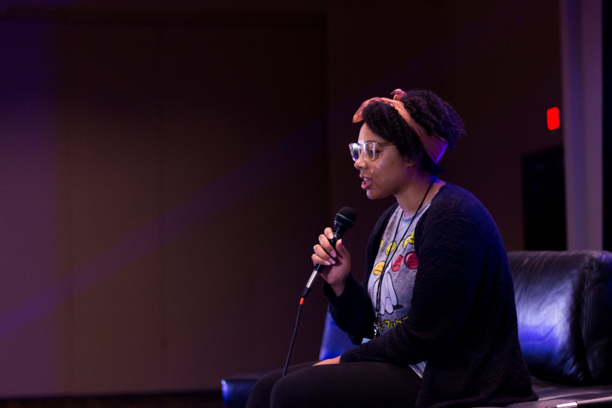 ItsNeeksYeah's tweet photo. @Logeenius giving the people what they wantttttt! She makes me so happy! #Quirkcon https://t.co/6HE2Gxi2fE