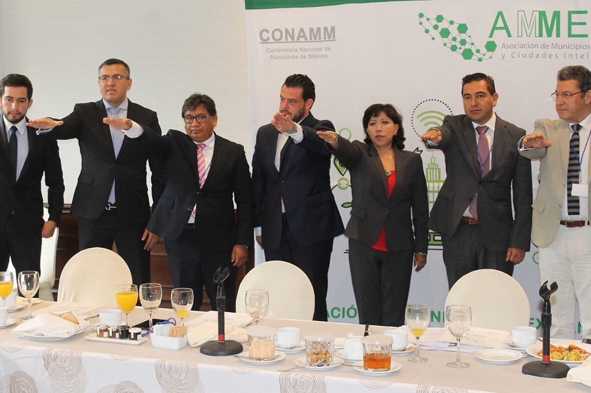 LiderTlaxcala's tweet photo. Asume @Anabellavalosz la vicepresidencia de la #AMMECI
De la mano con el alcalde de Tulancingo, Hidalgo, impulsará estrategias para promover el fortalecimiento de las ciudades inteligentes. 
Más información https://t.co/sF4tbVnBic https://t.co/rrCLBQYxyl