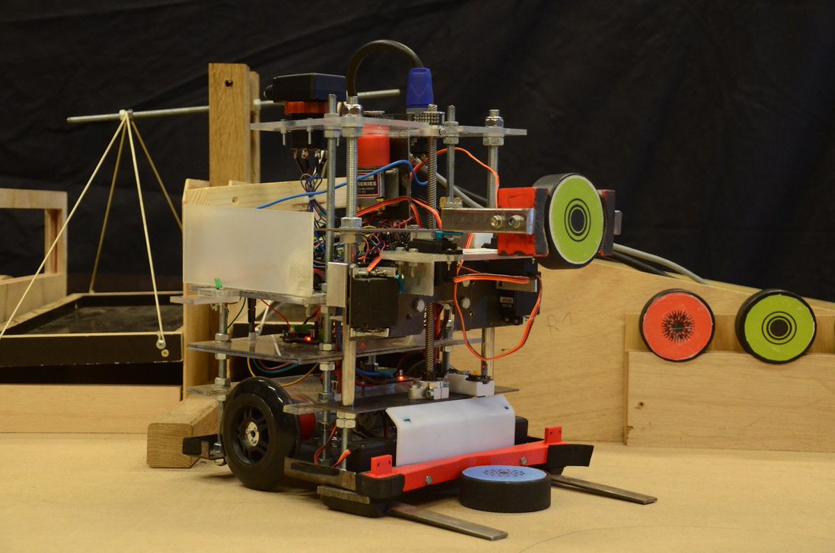 404Labo's tweet image. Eurobot Junior c'est déjà le we prochain... grâce au soutien de notre partenaire @digitalwallonia.be nous avons pu améliorer nos machines.... le secondaire est "presque" prêt 😁 #wallcode #tdr2019 #cdr2019 impatients de retrouver les copains et d'en rencontrer de nouveaux