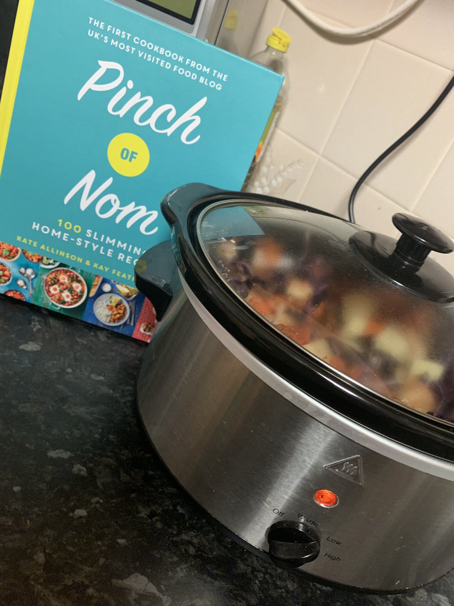 Ava96175282's tweet photo. #pinchofnom love this recipe book https://t.co/9i5qgpsp1H